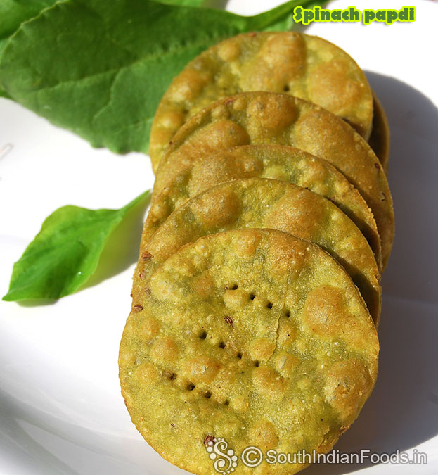 Spinach papdi