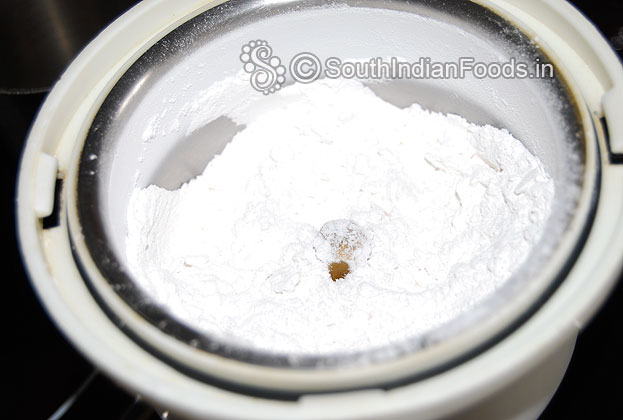 Sugar cardamom powder after grinding