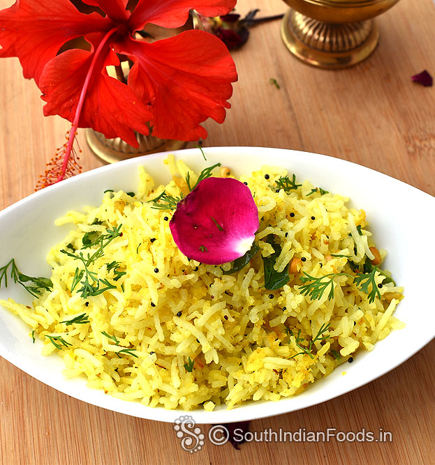 Colourful rice with turmeric and coconut
