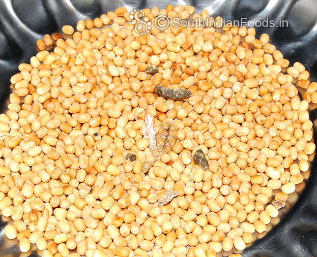 Dry roasted Urad dal & Cardamom seeds