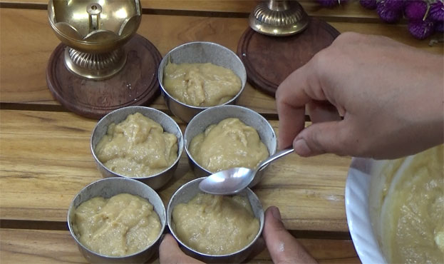 Pour into small bowls